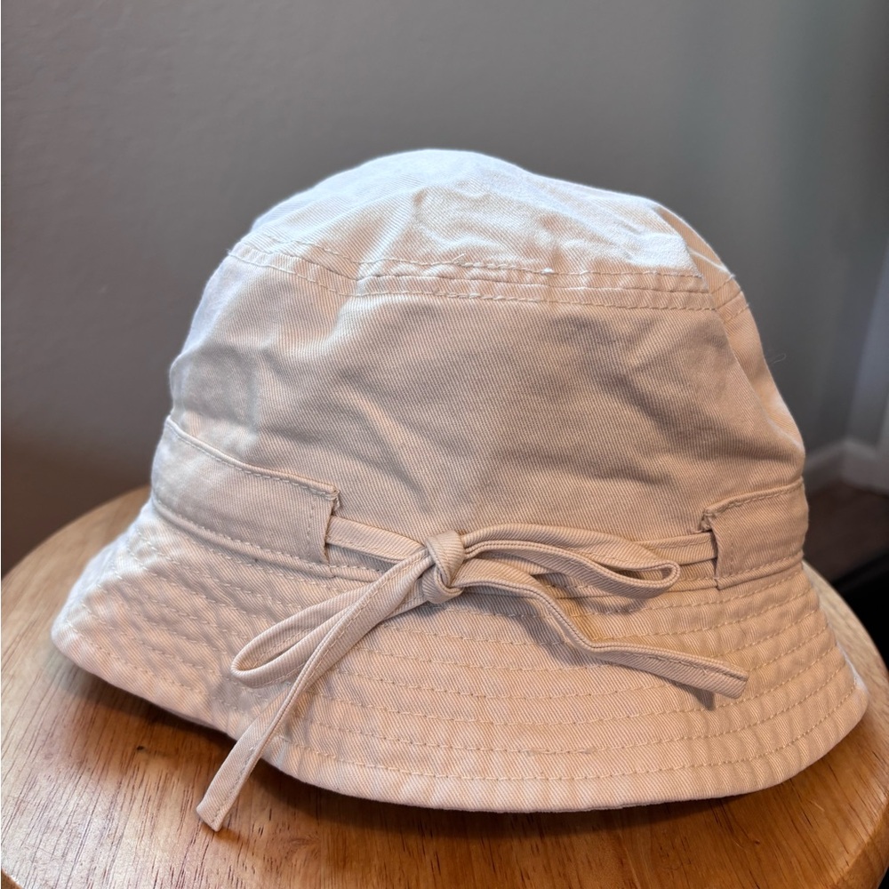 Aerie women’s bucket hat cream